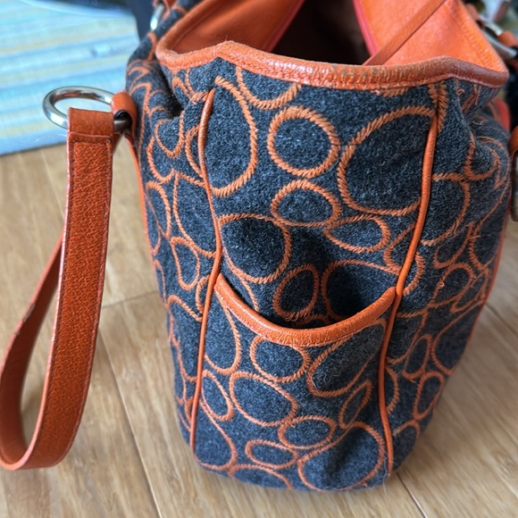 Tumi handbag/business tote made out of grey textile with orange leather patern - Picture 4 of 8